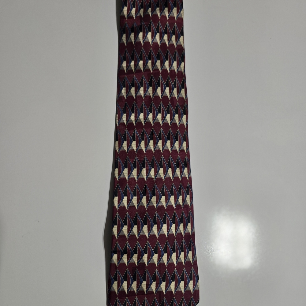 Geometric Patterned Tie in Burgundy and Cream